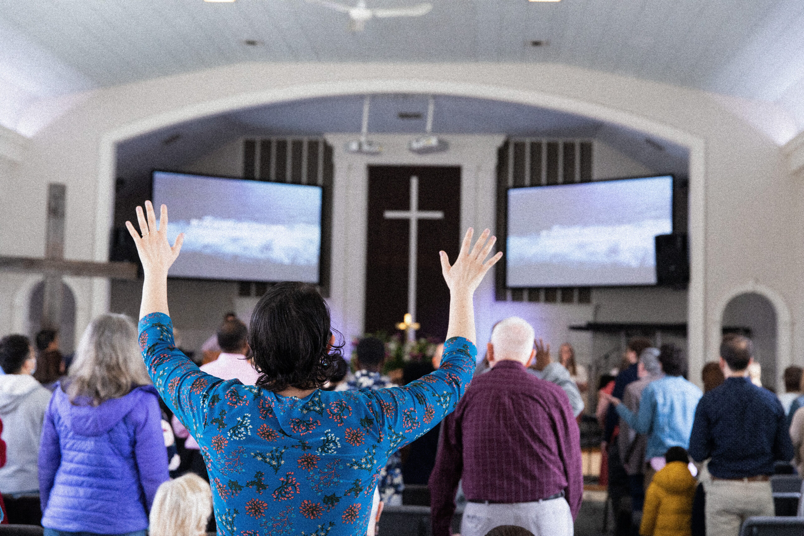 Worshipers praising God on Easter Sunday 2022