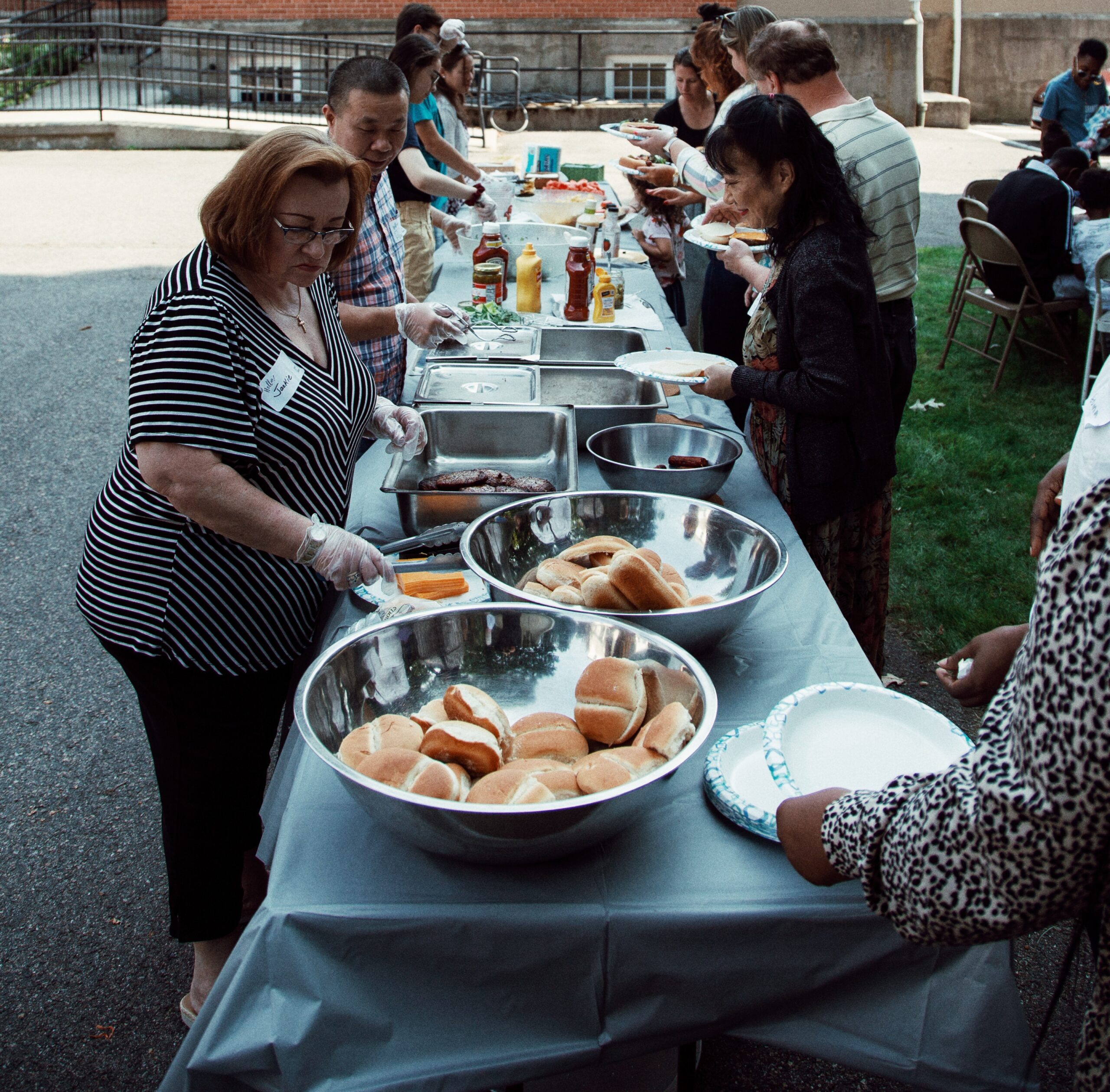 Granite City Church volunteers serve meals